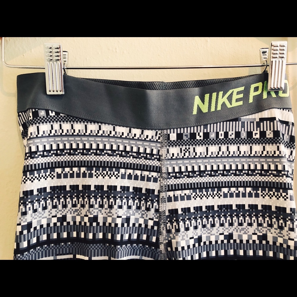 Black patterned Nike Pro tights, size S - Picture 3 of 3